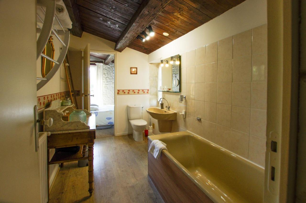 Logis Saint Leonard Bed and Breakfast Dompierre-sur-Mer Exteriör bild