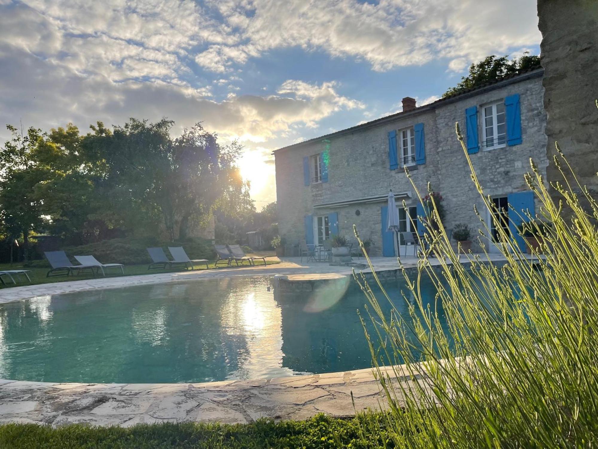 Logis Saint Leonard Bed and Breakfast Dompierre-sur-Mer Exteriör bild