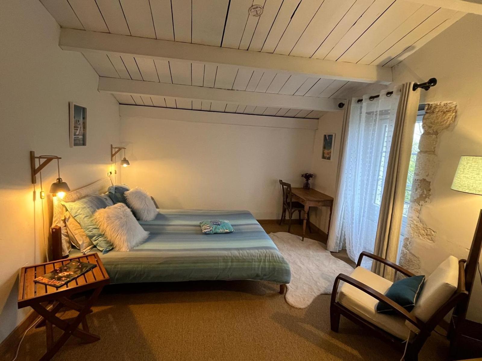 Logis Saint Leonard Bed and Breakfast Dompierre-sur-Mer Exteriör bild