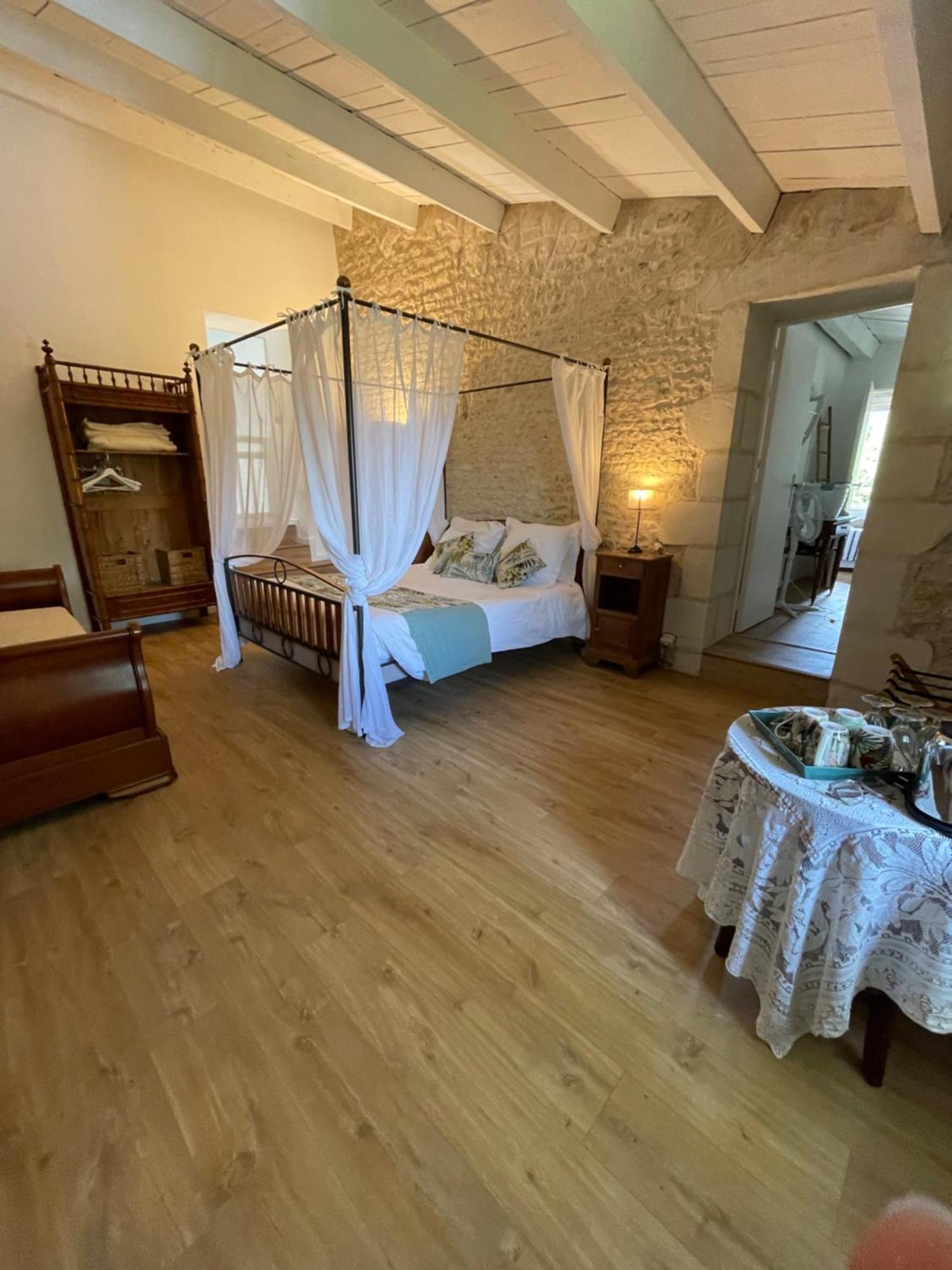 Logis Saint Leonard Bed and Breakfast Dompierre-sur-Mer Exteriör bild